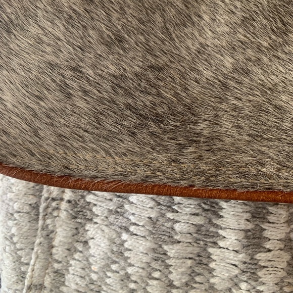 Myra crossbody bag, rustic GRAY COWHIDE flap, 100 percent BROWN leather strap. - Picture 2 of 9